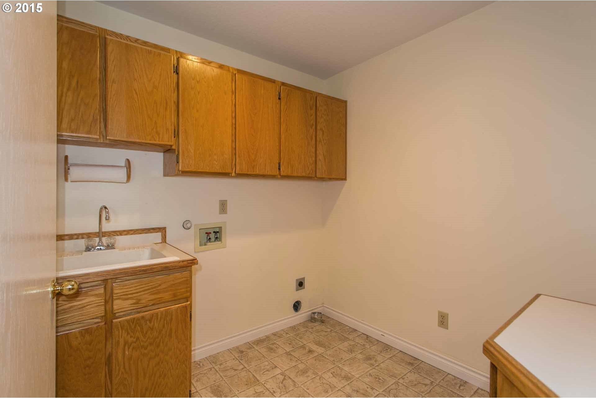 523 Southwest Colony Drive Portland, OR 97219 - Photo 15 of 25 Gallery Image 15