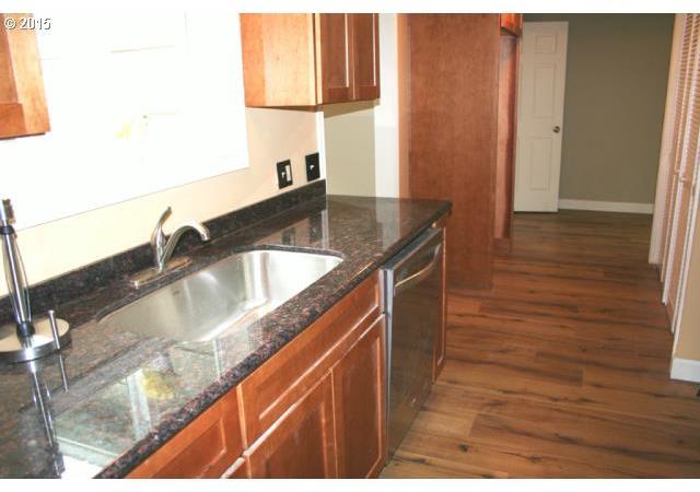 5405 Southwest Taylors Ferry Road Portland, OR 97219 - Photo 14 of 16