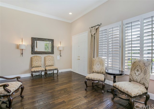46 Rolling Ridge Rancho Santa Margarita, CA 92688 - Photo 3 of 26 Looking towards the front door in the living room.
