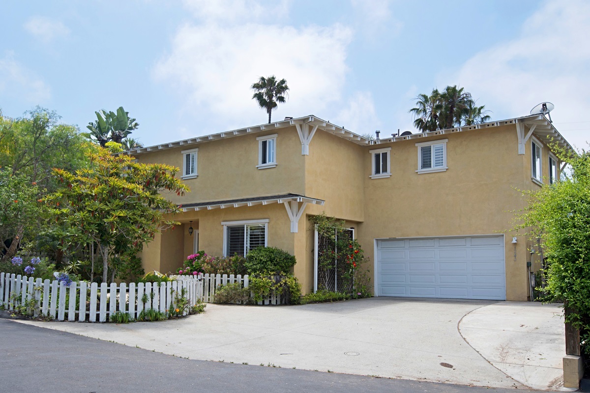 1243 Hermes Avenue Encinitas, CA 92024 - Photo 2 of 25