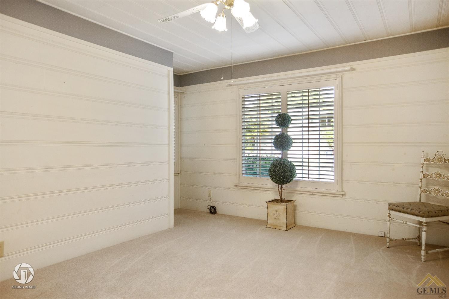 1772 Locust Ravine Bakersfield, CA 93306 - Photo 32 of 39 Gallery Image 32