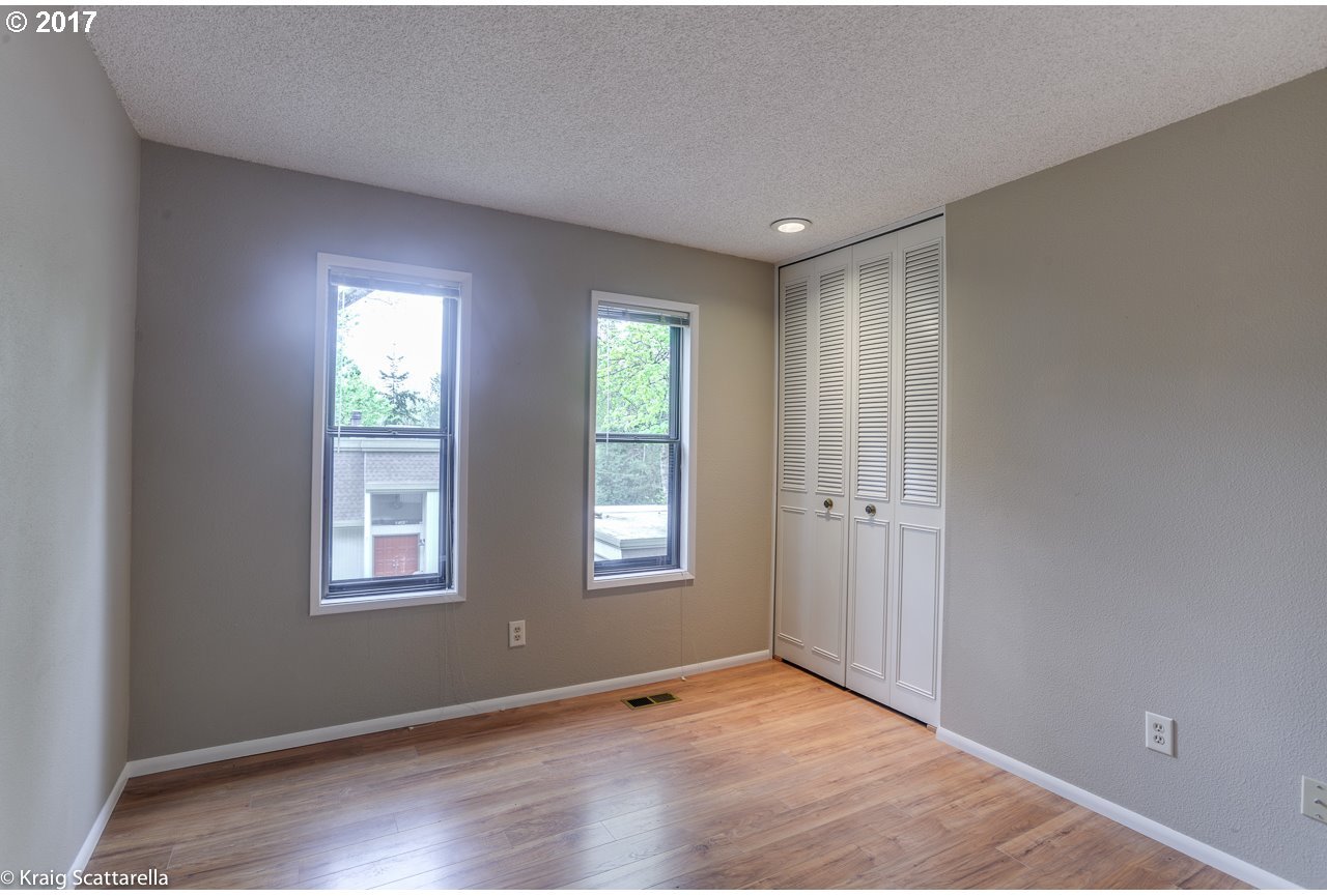 9832 Southwest Quail Post Road Portland, OR 97219 - Photo 12 of 21 Gallery Image 12