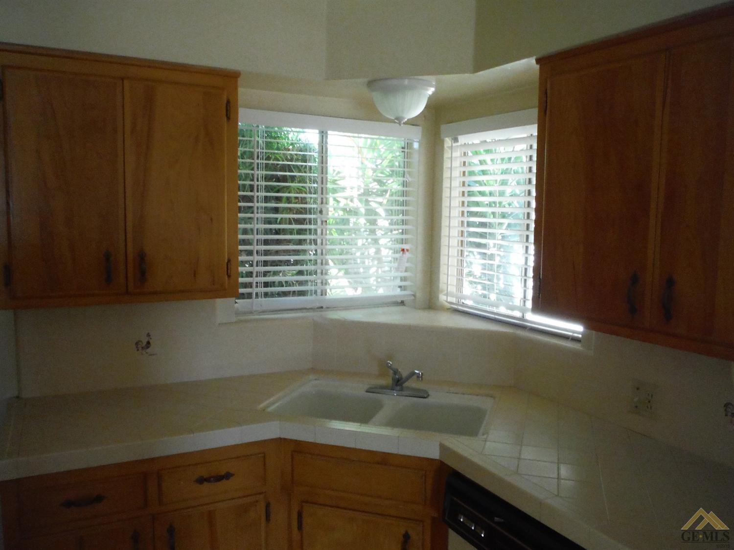 3204 Olympic Drive Bakersfield, CA 93308 - Photo 4 of 9