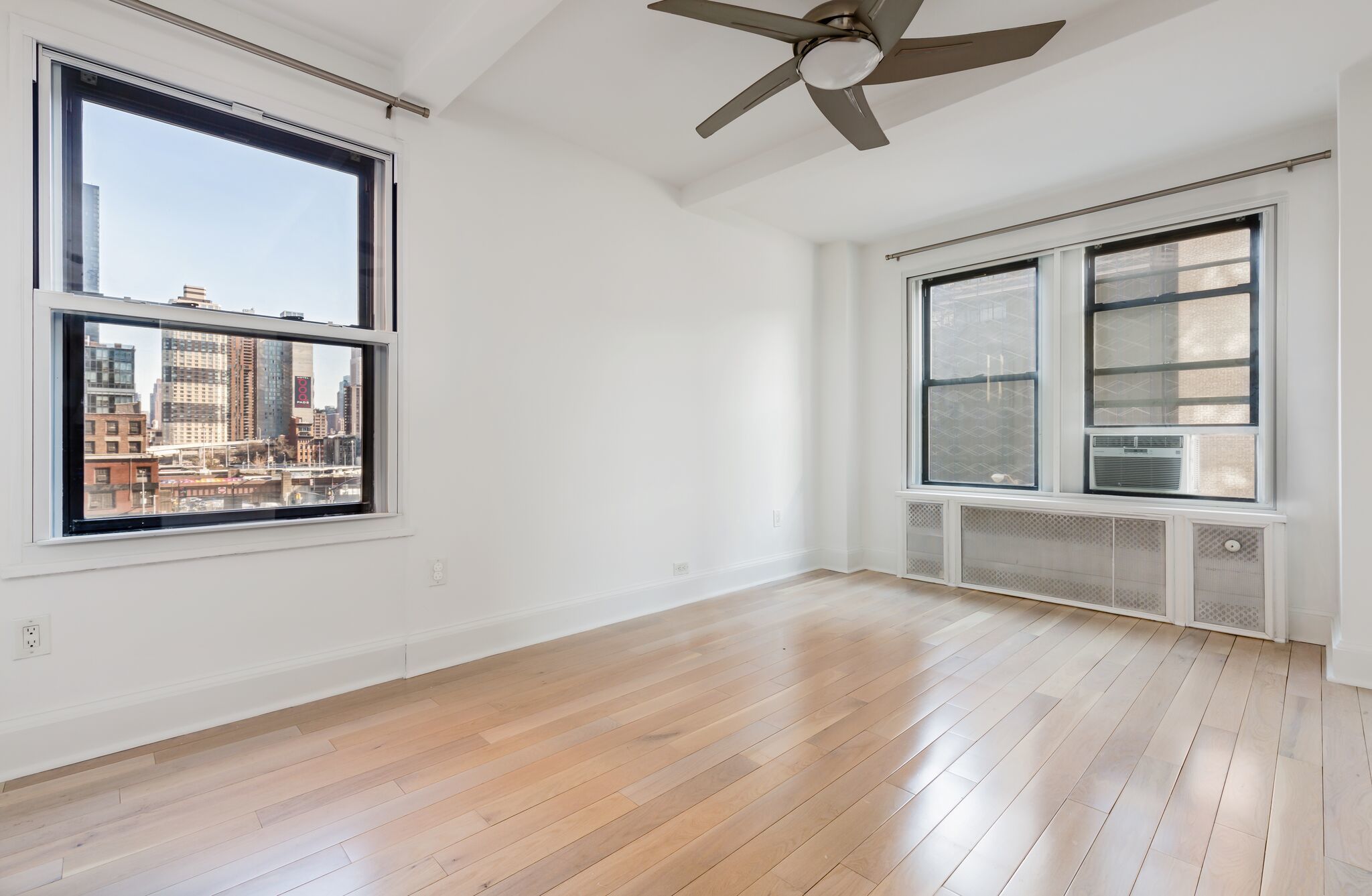 433 West 34th Street, Unit 4J Manhattan, NY 10001 - Photo 2 of 5