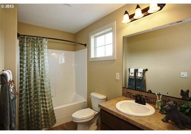 2875 Southwest 40th Street Gresham, OR 97080 - Photo 8 of 15 Gallery Image 8