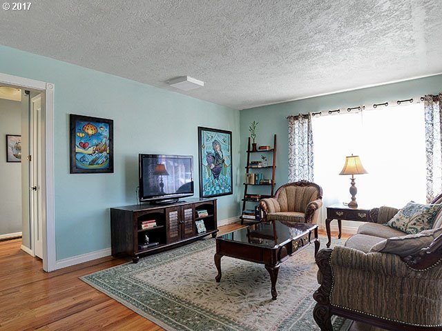 8026 Southeast Reedway Street Portland, OR 97206 - Photo 5 of 27 Gallery Image 5