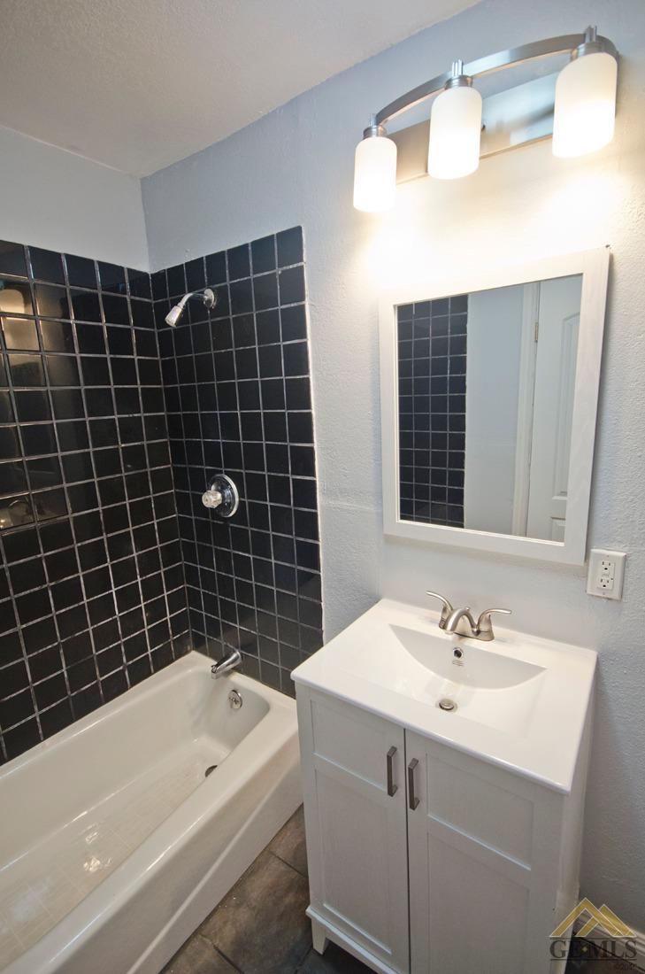 911 Sandra Drive Bakersfield, CA 93304 - Photo 10 of 31