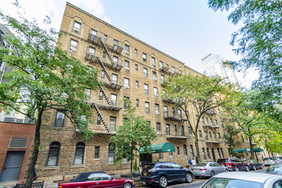 305 E 88th St, Manhattan, NY 10128 - Photo 1 of 1