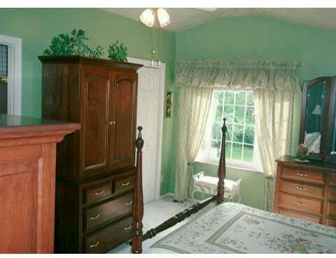5324 Highgrove Road Whitehall, PA 15234 - Photo 3 of 8 Gallery Image 3