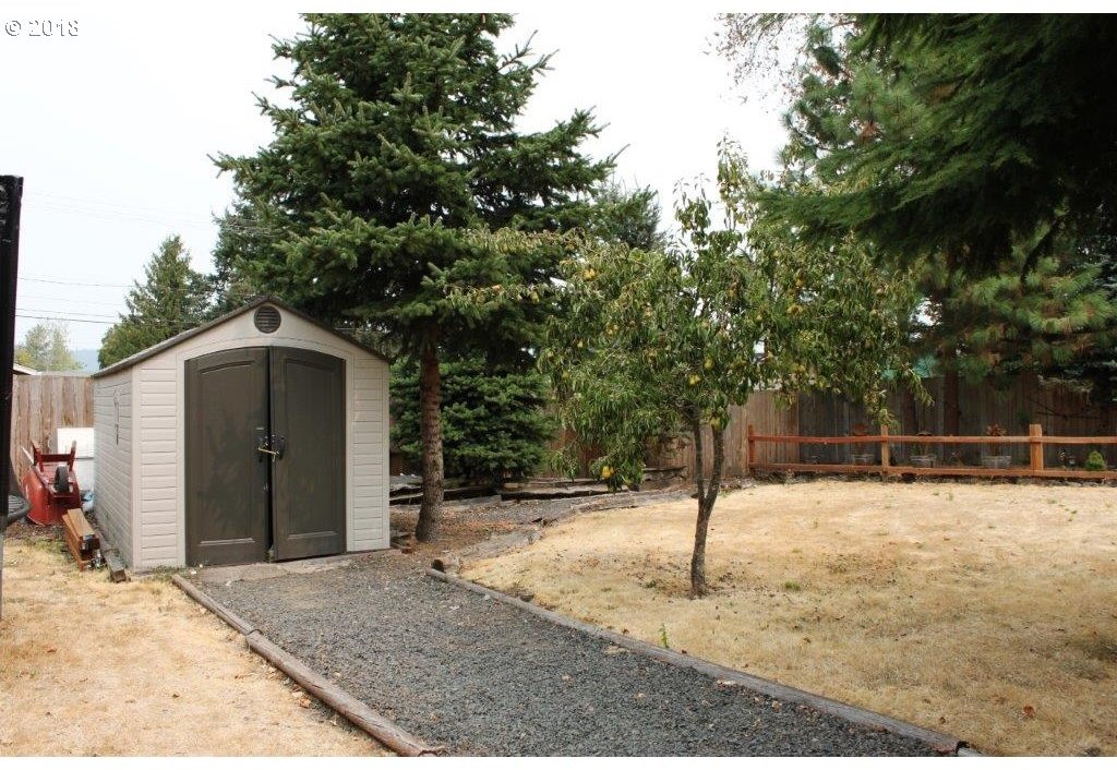 5128 E Street Springfield, OR 97478 - Photo 24 of 32