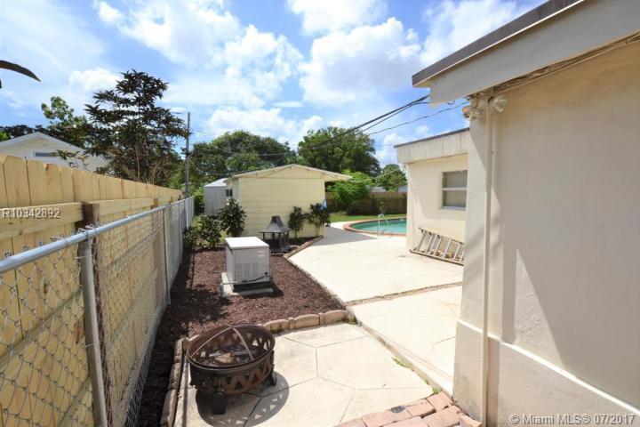 2428 Rue Road West Palm Beach, FL 33415 - Photo 30 of 68