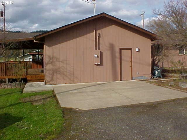608 3rd Avenue Riddle, OR 97469 - Photo 3 of 18