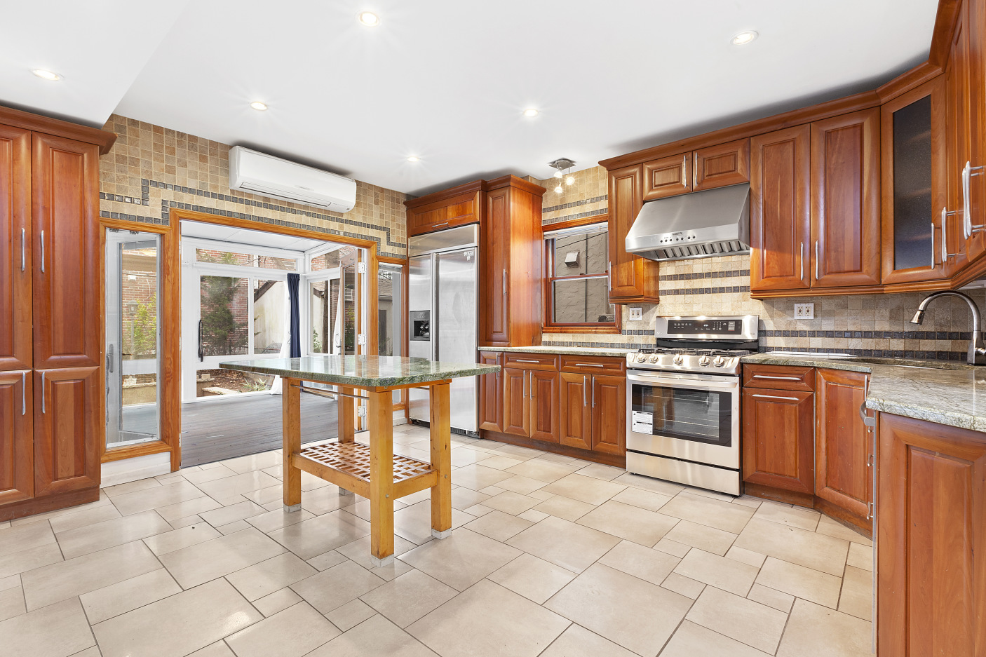 70-06 Groton Street Queens, NY 11375 - Photo 8 of 17