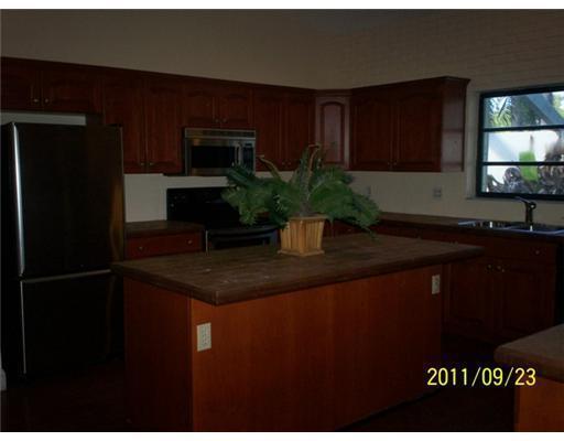 18493 Southwest 83rd Place Miami, FL 33157 - Photo 11 of 23