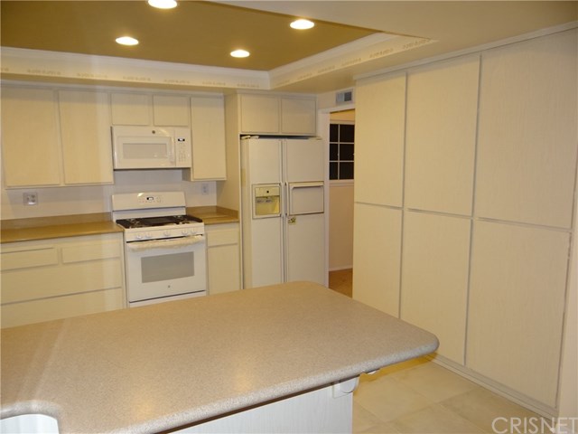 2232 Hawk Street Simi Valley, CA 93065 - Photo 3 of 33