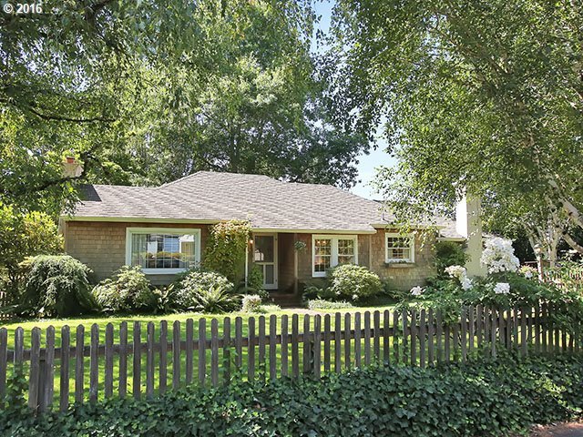 8517 Southwest 58th Avenue Portland, OR 97219 - Photo 4 of 32 Gallery Image 4