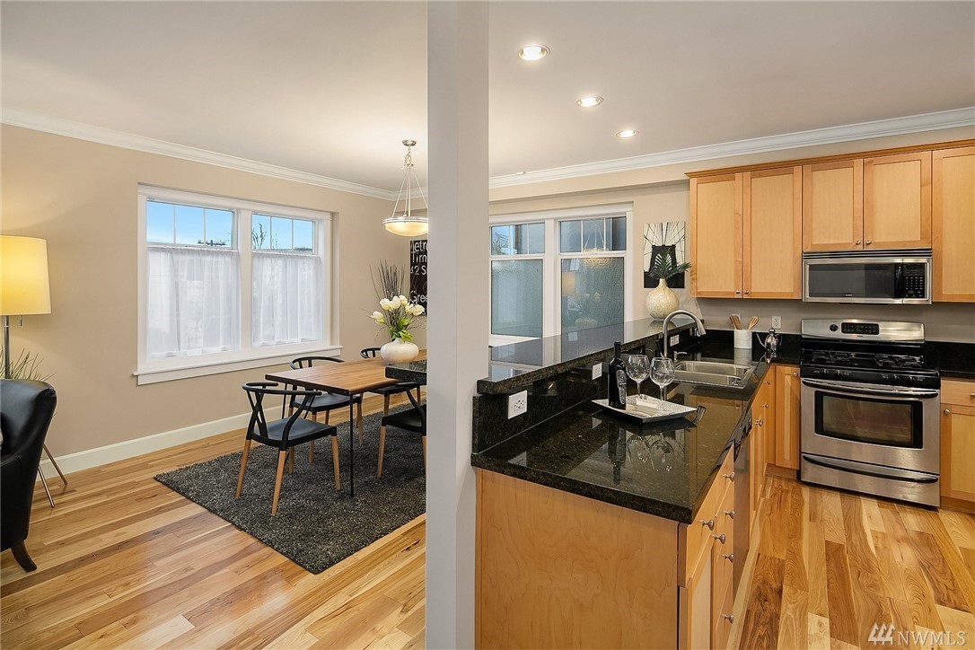 166 17th Avenue, Unit A Seattle, WA 98122 - Photo 3 of 15