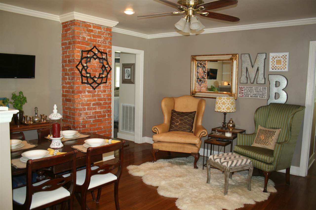 425 Fleda Road Memphis, TN 38120 - Photo 7 of 25 What a great space. A nice keeping area; dining area; additional living area; etc. So, how would you set it up?