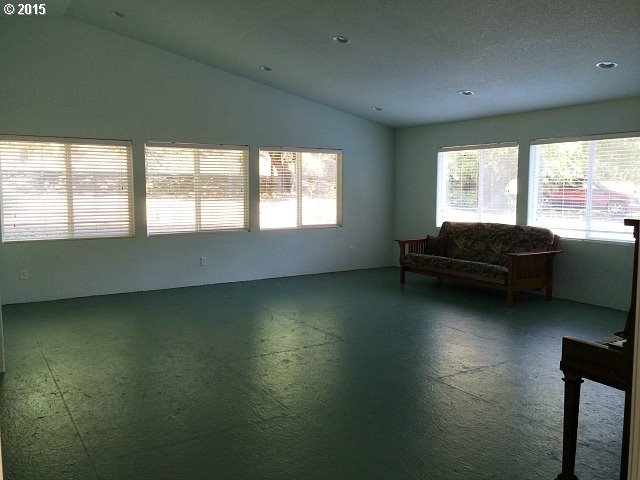 997 Hinkle Creek Road Sutherlin, OR 97479 - Photo 9 of 16 Gallery Image 9