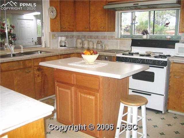 11150 Vollmer Road Colorado Springs, CO 80908 - Photo 4 of 13 Kitchen