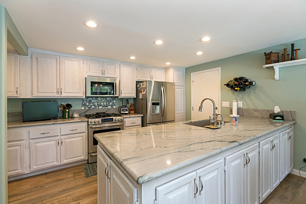 4170 Rhodes Way Oceanside, CA 92056 - Photo 7 of 25