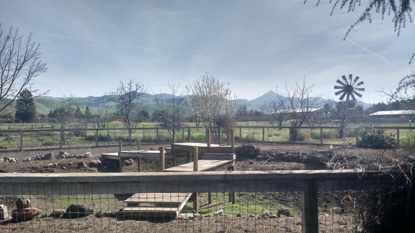 252 Lesley Lane, Hollister, CA 95023 Compass