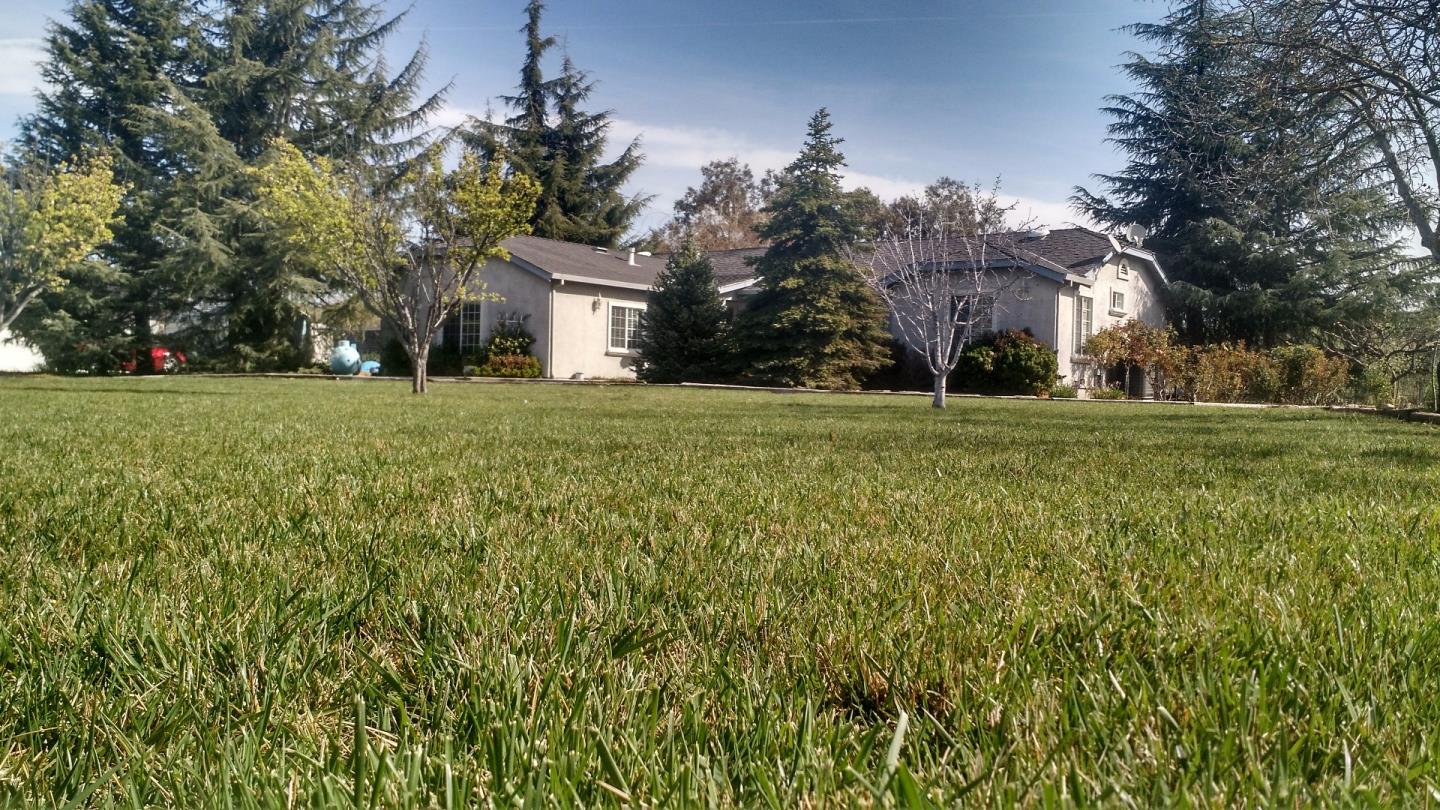 252 Lesley Lane, Hollister, CA 95023 Compass