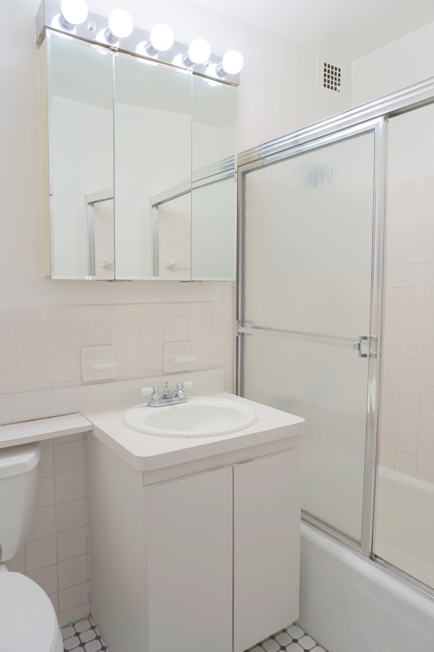 155 East 34th Street, Unit 16C Manhattan, NY 10016 - Photo 4 of 7