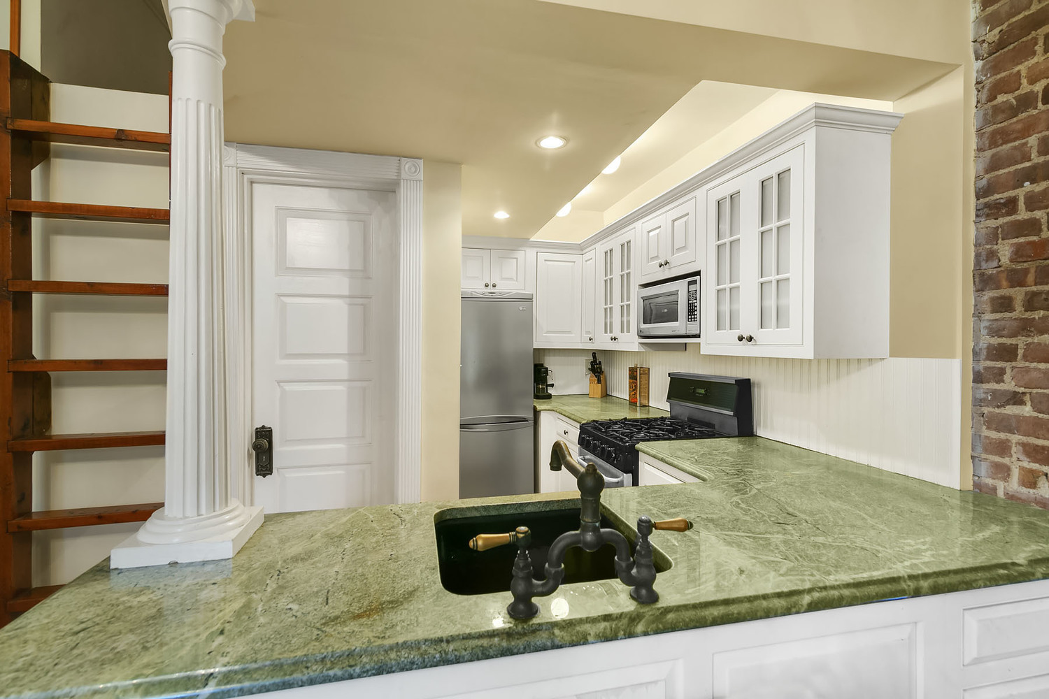 118 West 81st Street, Unit 2R Manhattan, NY 10024 - Photo 3 of 6