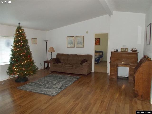 17180 Oakdale Road Dallas, OR 97338 - Photo 7 of 31
