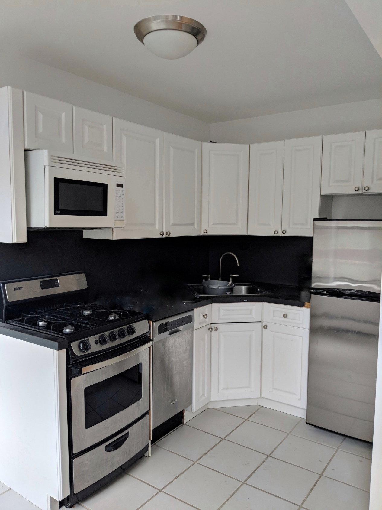 255 West 51st Street, Unit 3A Manhattan, NY 10019 - Photo 4 of 4