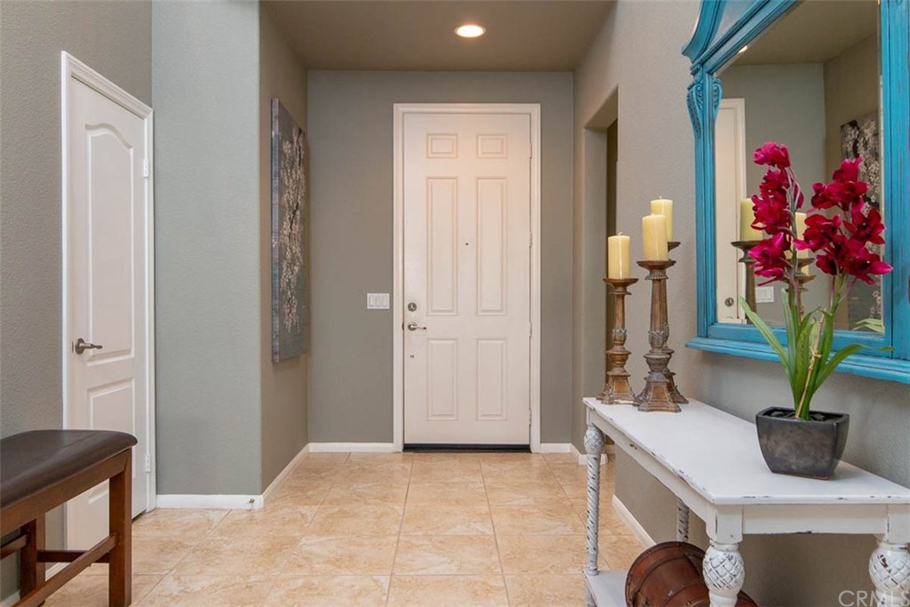 32009 Hummingbird Way Temecula, CA 92592 - Photo 4 of 40