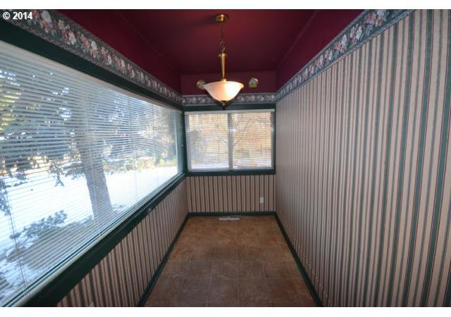 601 East 9th Street The Dalles, OR 97058 - Photo 9 of 16