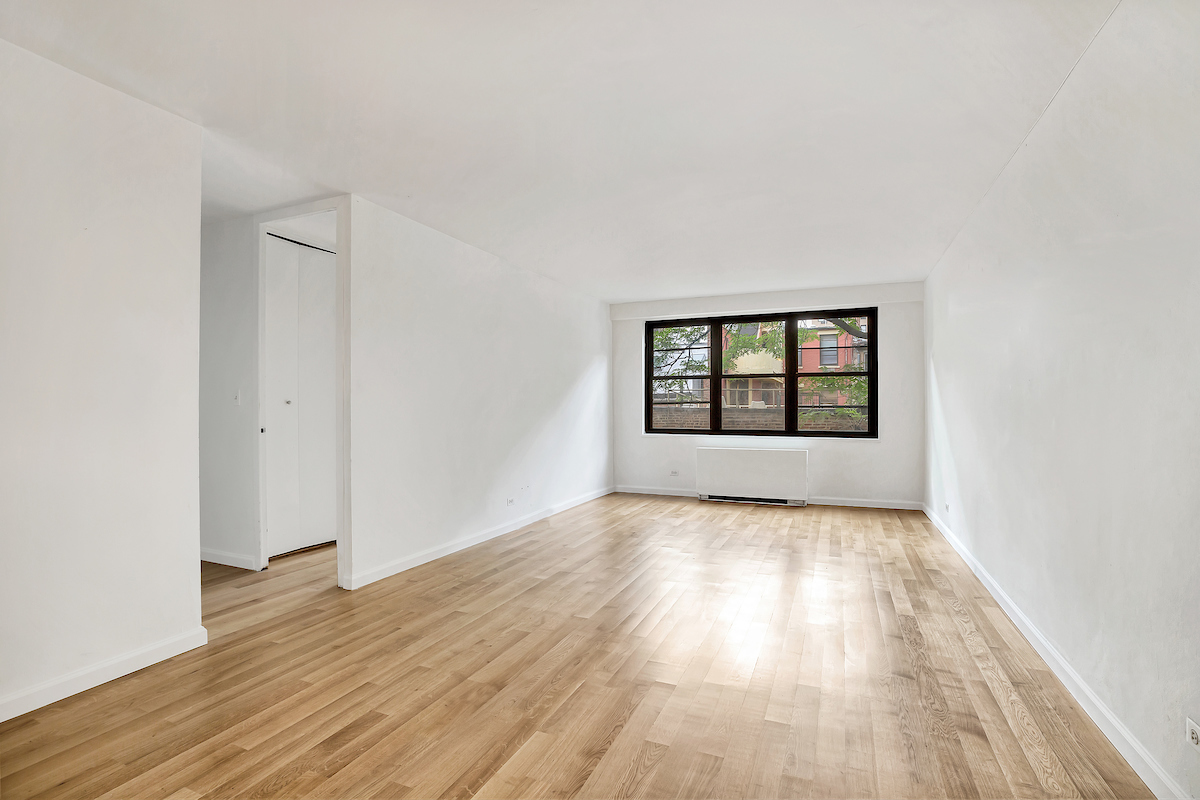 245 East 25th Street, Unit 4J Manhattan, NY 10010 - Photo 5 of 9