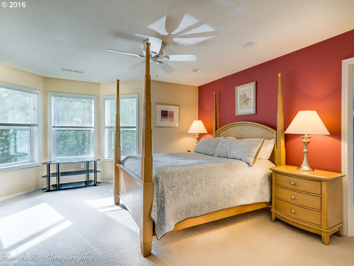 4402 Southwest Palatine Street Portland, OR 97219 - Photo 11 of 22