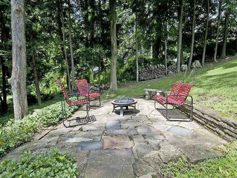 42 Newgate Road Pittsburgh, PA 15202 - Photo 3 of 20 Gallery Image 3