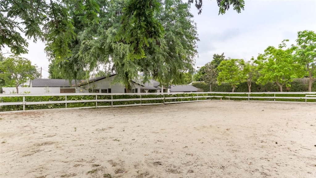 154 Allen Avenue Glendale, CA 91201 - Photo 5 of 32