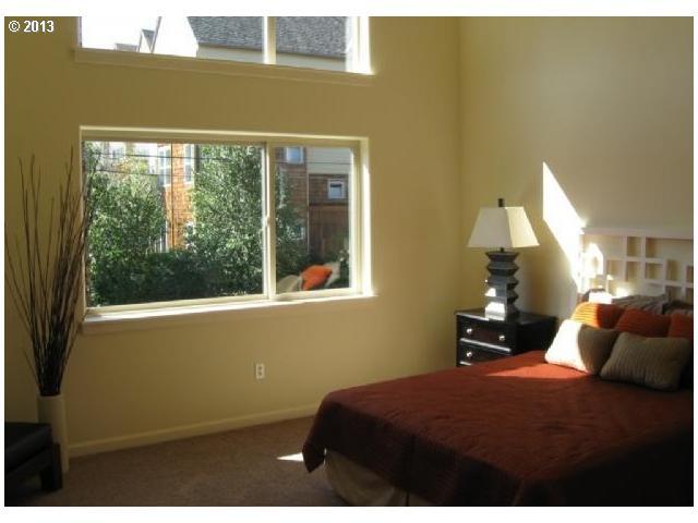 7940 Southwest 31st Avenue, Unit 2 Portland, OR 97219 - Photo 7 of 13
