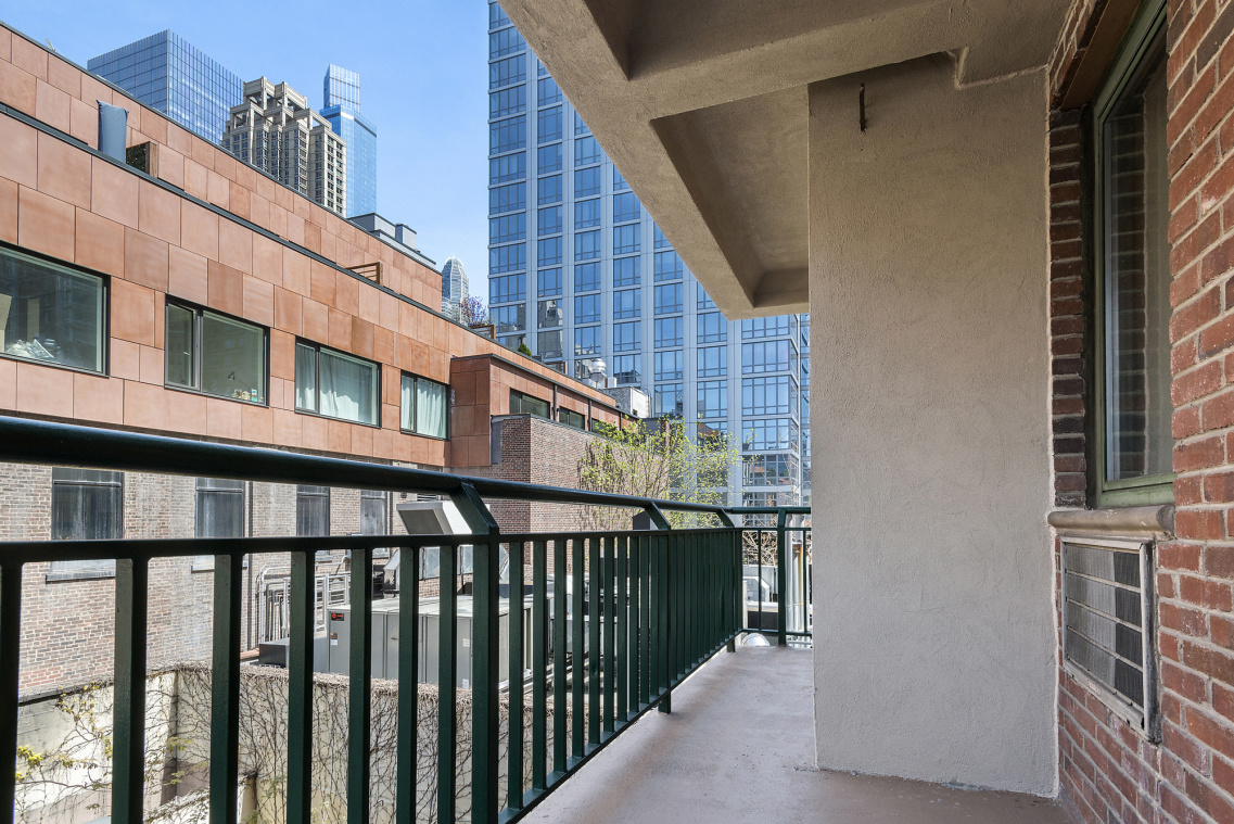 325 West 51st Street, Unit 4B Manhattan, NY 10019 - Photo 4 of 8