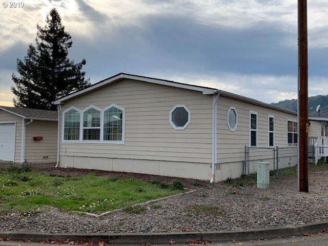 328 Columbia Loop Road Roseburg, OR 97471 - Photo 4 of 19 Gallery Image 4