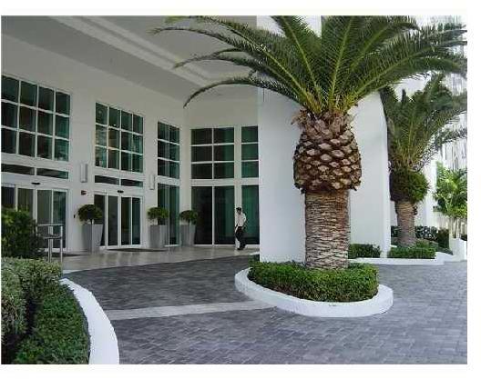 951 Brickell Avenue, Unit 1007 Miami, FL 33131 - Photo 2 of 10