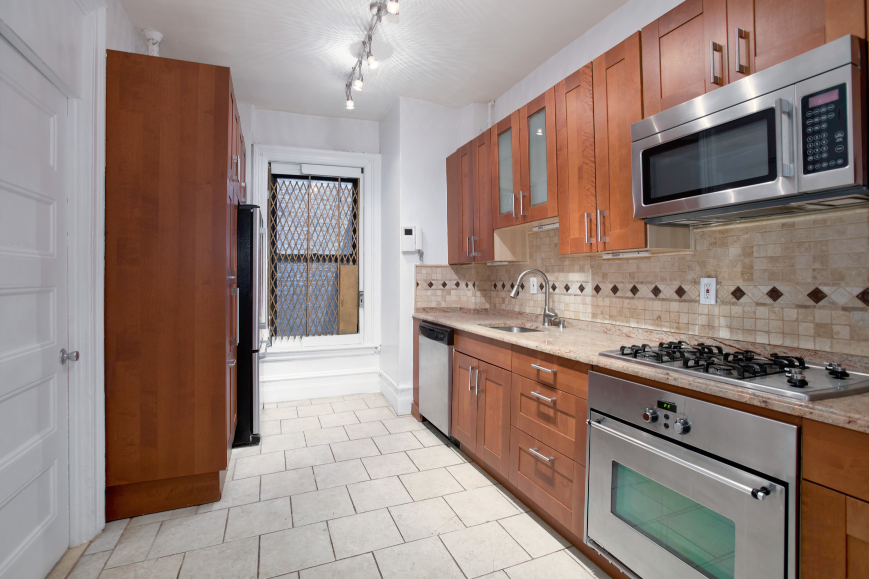 243 West 98th Street, Unit 4A Manhattan, NY 10025 - Photo 3 of 7