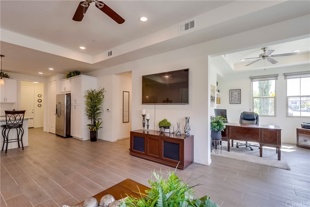 407 Trailblaze Irvine, CA 92618 - Photo 7 of 52