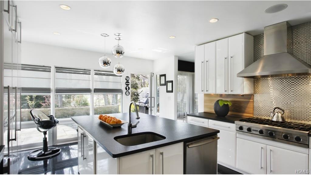 23 Hunt Path New Rochelle, NY 10804 - Photo 1 of 29