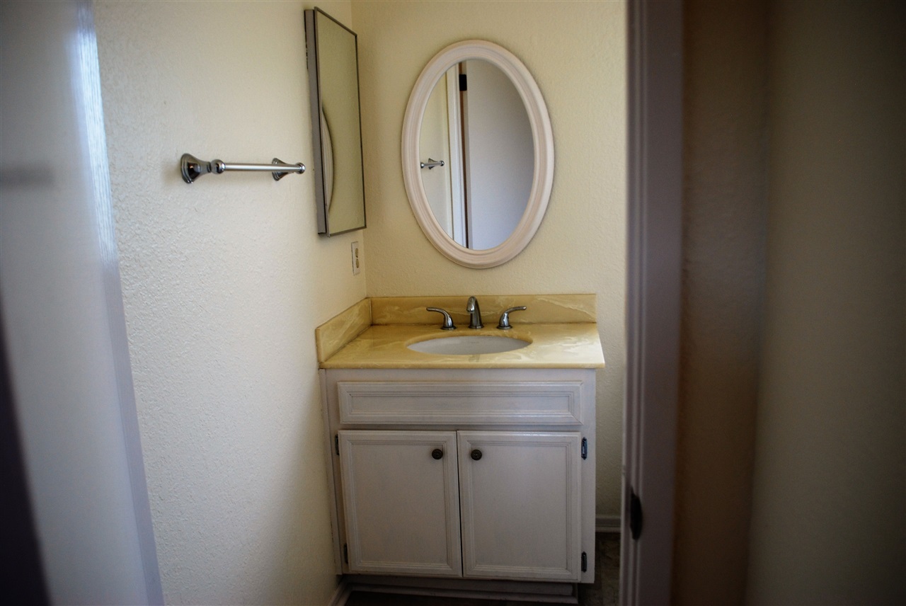 2372 Altisma Way, Unit C Carlsbad, CA 92009 - Photo 15 of 16 Powder Room on Kitchen level
