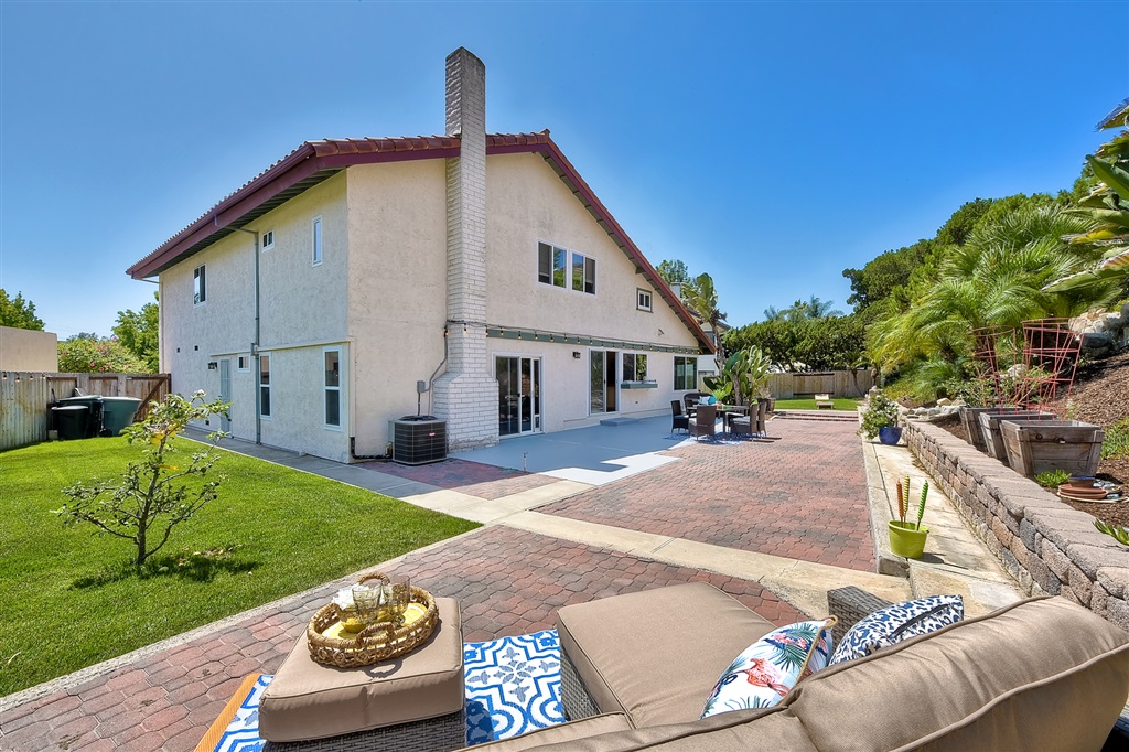 441 Raphael Court Encinitas, CA 92024 - Photo 9 of 25 Plenty of space for games and BBQ