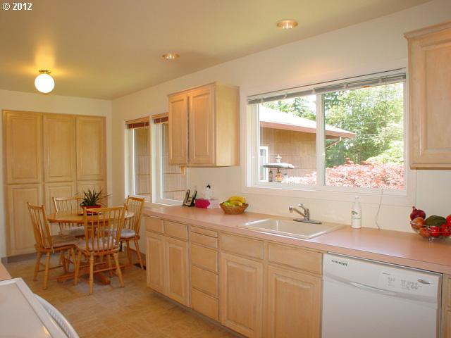 6331 Southwest Wilbard Street Portland, OR 97219 - Photo 11 of 16 Gallery Image 11