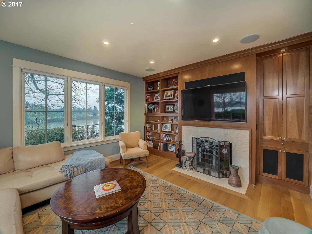 11100 Southwest Riverwood Road Portland, OR 97219 - Photo 10 of 30 Gallery Image 10