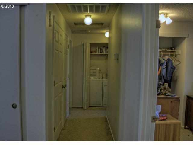 460 Southwest 121st Place Portland, OR 97225 - Photo 8 of 13 Gallery Image 8