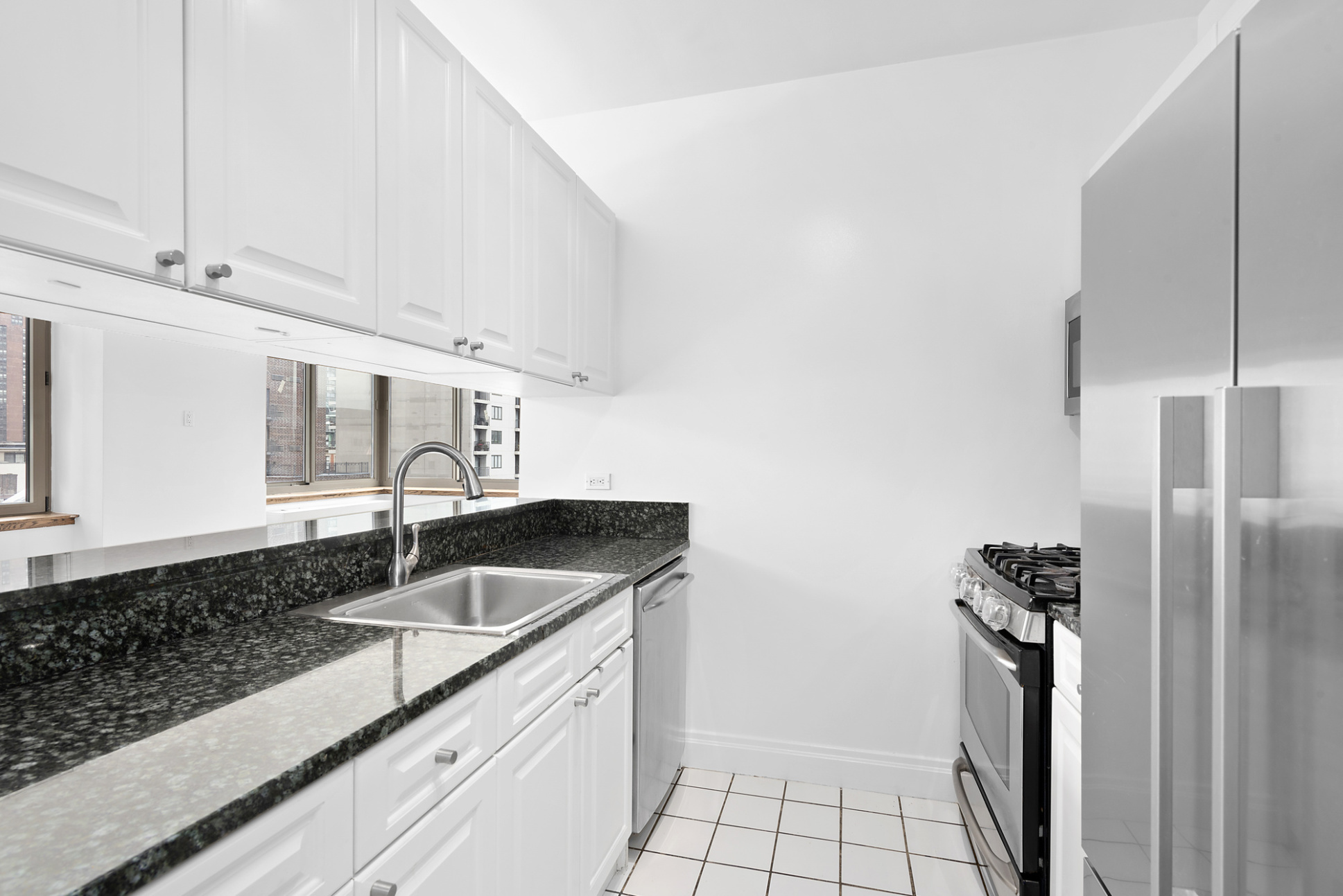 400 East 90th Street, Unit 7DD Manhattan, NY 10128 - Photo 3 of 11